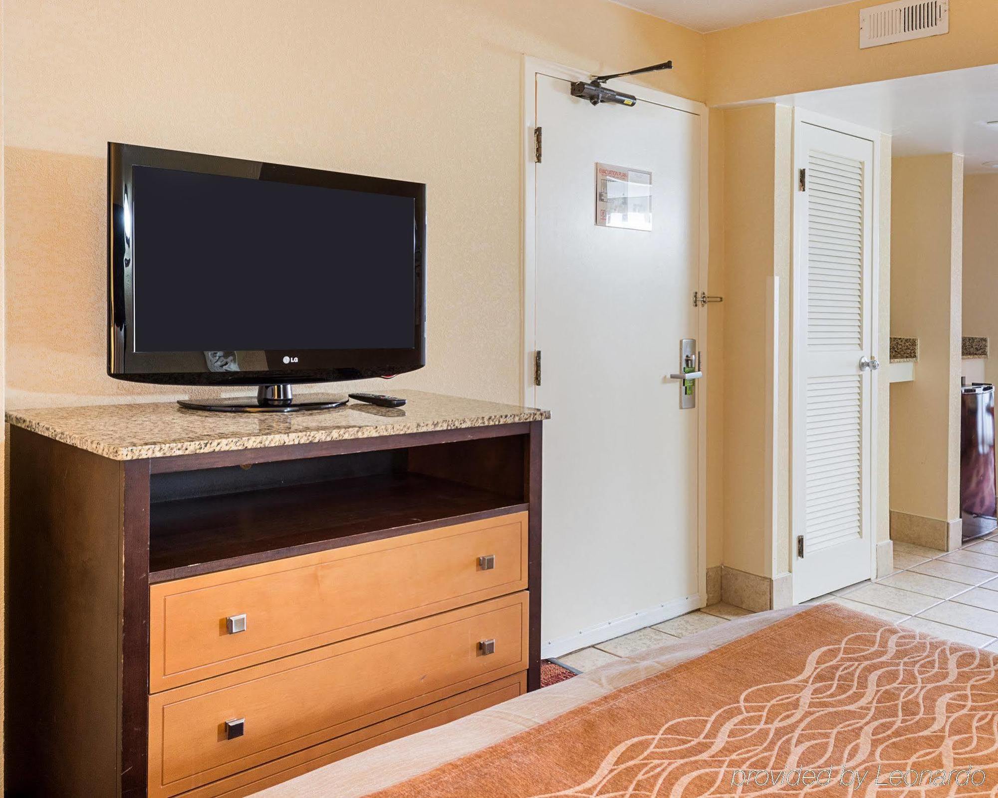 Coastal Hotel & Suites Virginia Beach - Oceanfront ภายนอก รูปภาพ