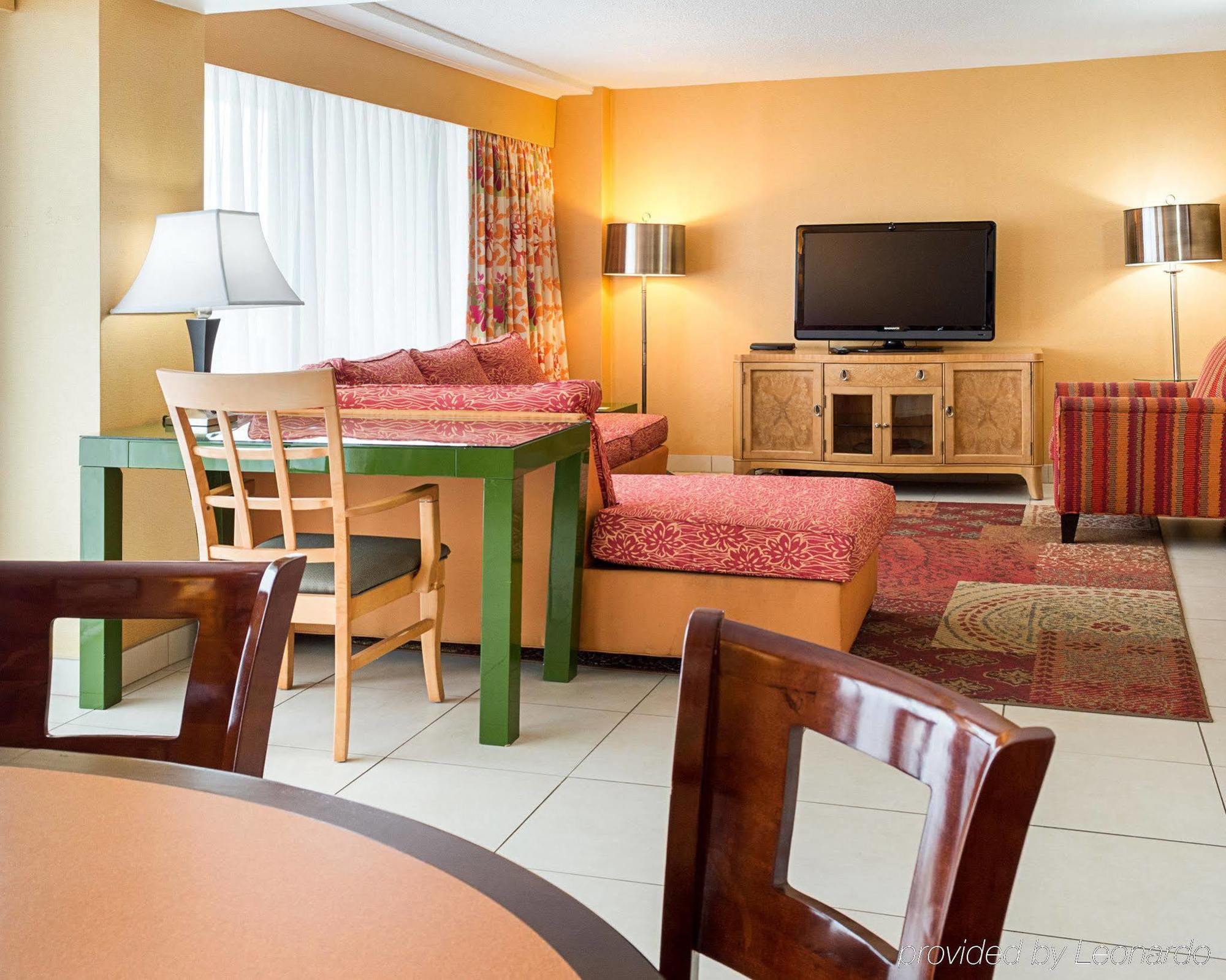 Coastal Hotel & Suites Virginia Beach - Oceanfront ภายนอก รูปภาพ