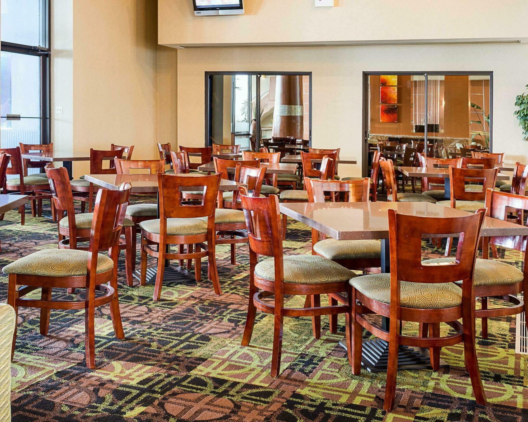 Coastal Hotel & Suites Virginia Beach - Oceanfront ภายนอก รูปภาพ