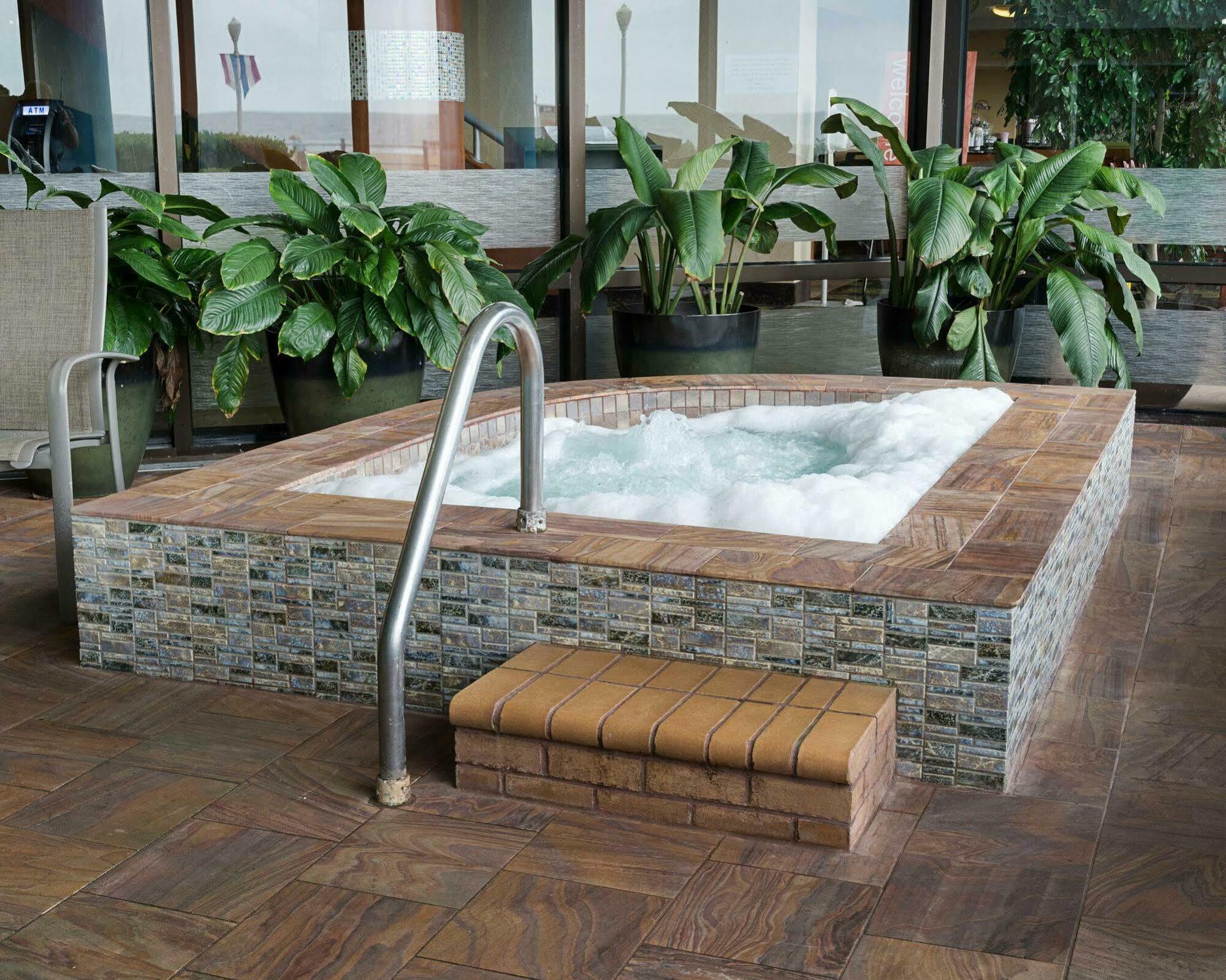 Coastal Hotel & Suites Virginia Beach - Oceanfront ภายนอก รูปภาพ